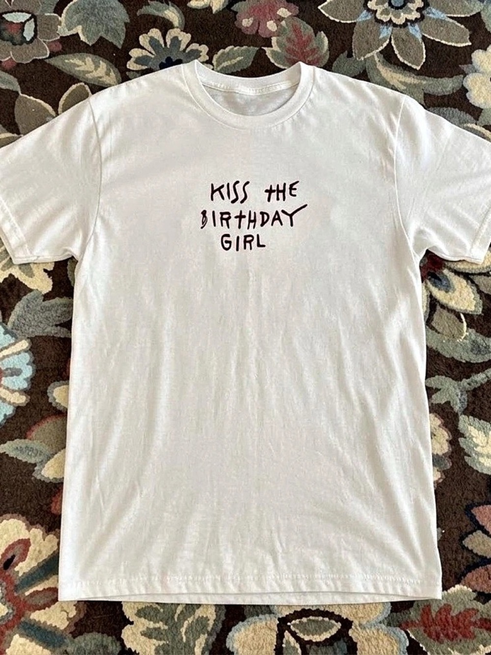 Graphic Tee in White Like New
